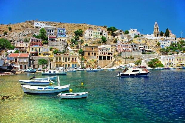 Miasto Rodos - dzieli się na Stare Miasto otoczone murami oraz Nowe, gdzie znajduje się wiele restauracji i hoteli.