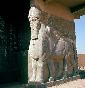Israel images/alamy/agencja BEW Forteca Qalaf Nimrud, Irak LAMASSU Pałace budowane przez Asyryjczyków składały się z licznych pomieszczeń różnej wielkości, zgrupowanych wokół wewnętrznych dziedzińców.