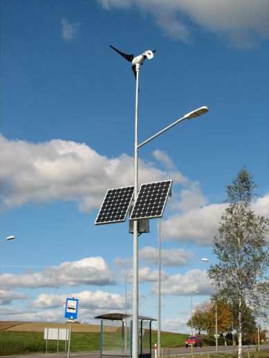 Dzięki zewnętrznemu kontrolerowi z funkcją czasowego i zmierzchowego załączania odbiorników jest najprostszym systemem do autonomicznego zasilania lamp.