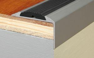 KĄTOWNIKI SCHODOWE PS1 Wymiar: 25x10mm. Długośd: 90cm, 180cm, 270cm PS2 LISTWY ALUMINIOWE ANODA I W OKLEINIE DREWNOPODBNEJ Montaż na wkręty: aluminium anoda: srebrna, złota, tytan.