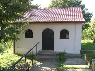 Rymanów, odbudowane ohele: Menachema Mendla ben Josef, zm. 1815, odbudowany ok. 1950 (z prawej), Cwi-Hirsza ben Jehuda ha-kohen, zm.