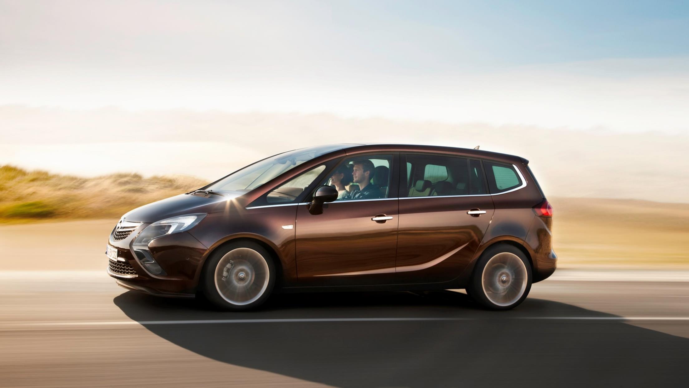 Jednostki napędowe Benzyna: 1.4-1.6 Turbo / 120-200 KM 1.4 Turbo LPG 140 KM 1.6 Turbo CNG 150 KM Diesel: 1.6 CDTI / 120 136 KM 2.