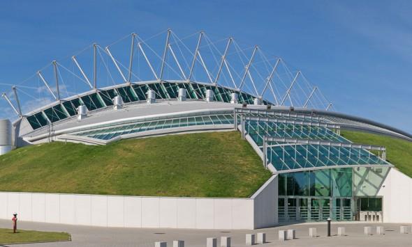 Infrastruktura Stadion Miejski w Gdyni arena mieści ponad 15 tyś widzów, spełnia kryteria UEFA ***, posiada podgrzewaną oraz nawadnianą murawę, sztuczne naświetlenie, pomieszczenia sanitarne,