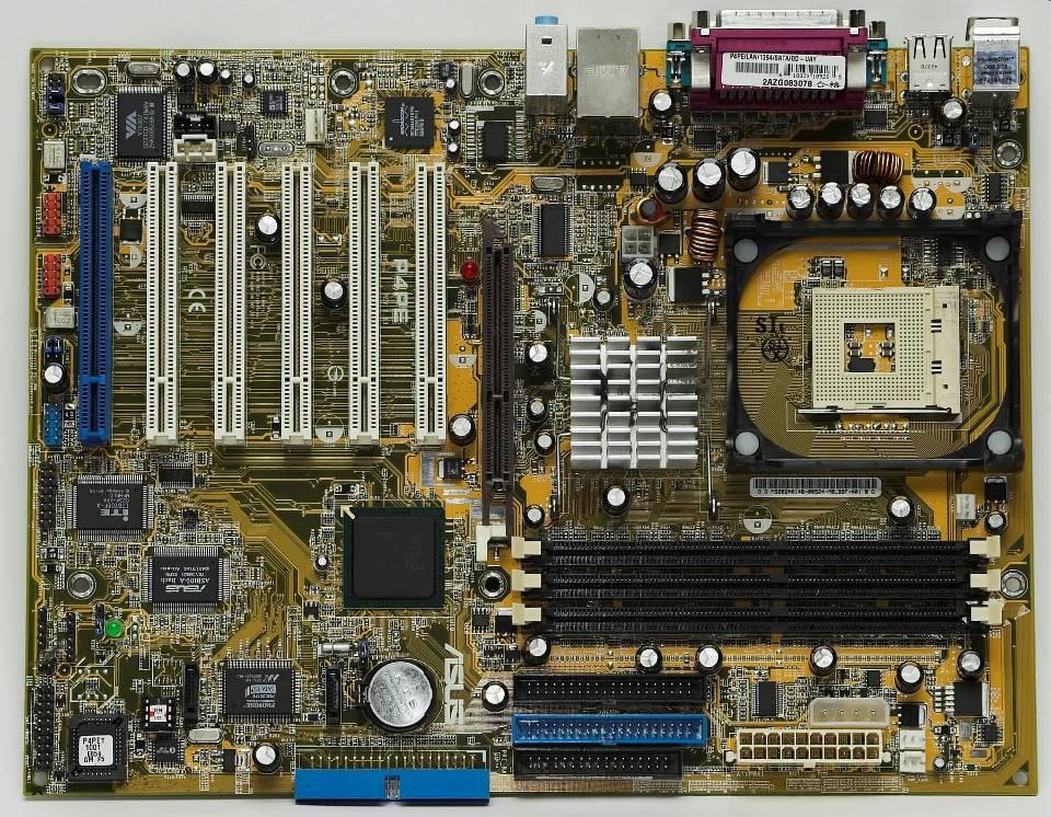 Gniazda kart rozszerzeń Chipset