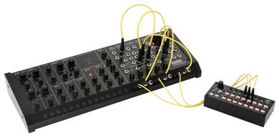 ANALOGI 14284 MONOTRON DUO analogowy syntezator wstęgowy MONOTRON DUO posiada: dwa analogowe oscylatory (VCO) z możliwością indywidualnego strojenia X MOD (z pokrętłem intensywności) obwód od