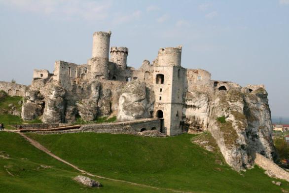 Kłodzko Zamki i ruiny zamków np.: Pokrzyżackie zamki na Warmii i Pomorzu (Malbork, Kwidzyn, Szczytno, Golub Dobrzyń, Gniew itp.) Zamki Dolnego Śląska i Sudetów (Książ, Bolków, Czocha, Chojnik, itp.