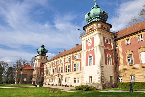 Pieskowa Skała Ojcowski PN) Krasiczyn koło Przemyśla Ciechanów Ujazd Zamek Krzyżtopór Rezydencje magnackie wraz z