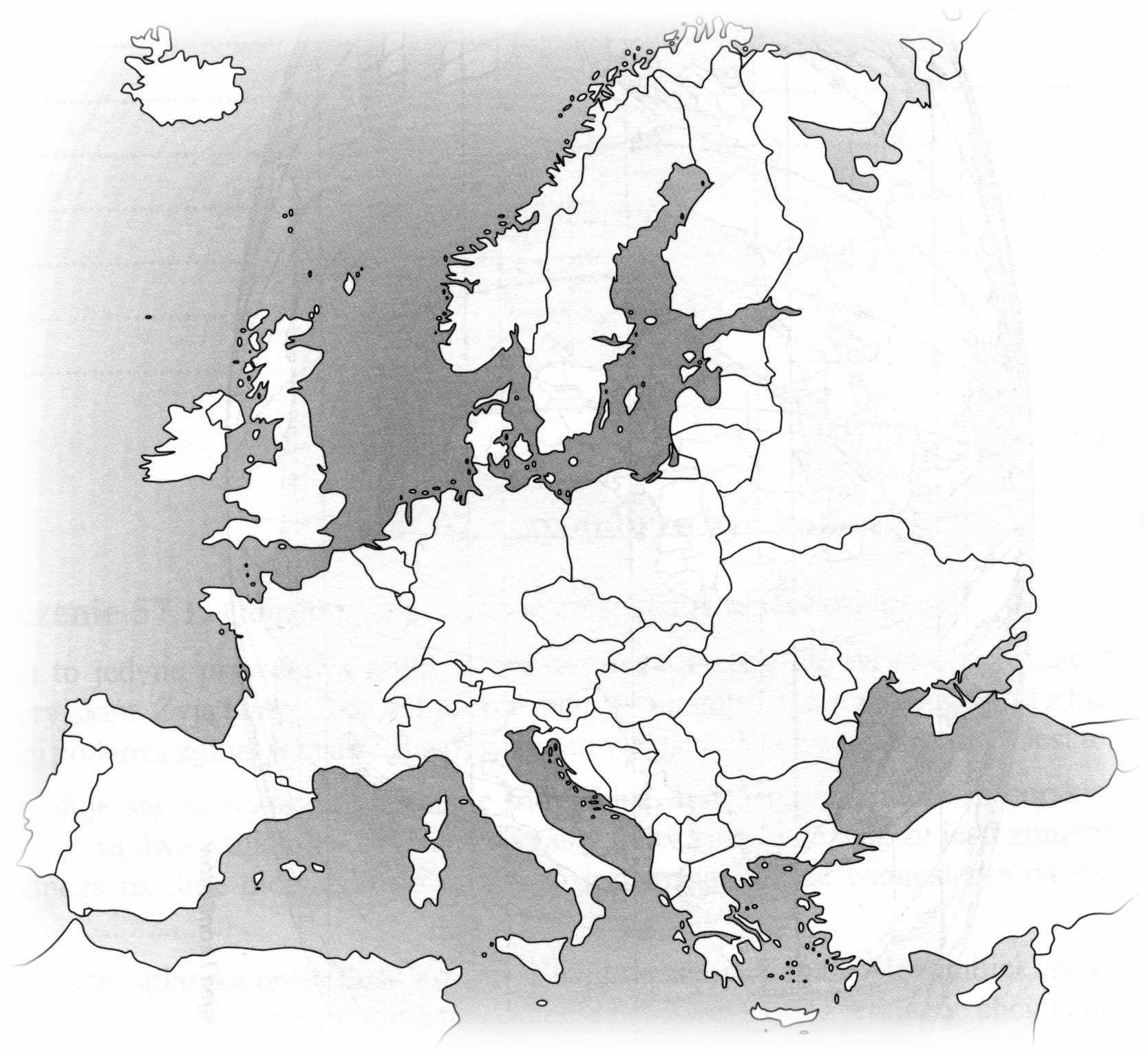 Prąd Północnoatlantycki i Prąd Norweski odgrywają dużą rolę w gospodarce Norwegii, ponieważ: A. porty leżące wzdłuż wybrzeży Norwegii nie zamarzają nawet zimą. B.