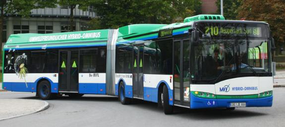 9. Kalkulacje szczegółowe wariant 4 (autobusy diesel Euro 6 z napędem hybrydowym) Autobusy z napędem hybrydowym to najczęściej autobusy z silnikiem spalinowym i elektrycznym.