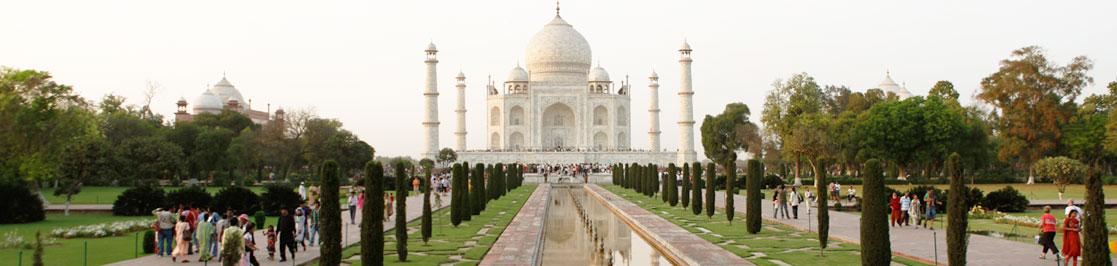 Program: DZIEŃ 1 (środa) DELHI- AGRA Spotkanie na Dworcu Safdarjung. Początek baśniowej przygody na pokładzie pociągu ekspresowego Maharadża Express.