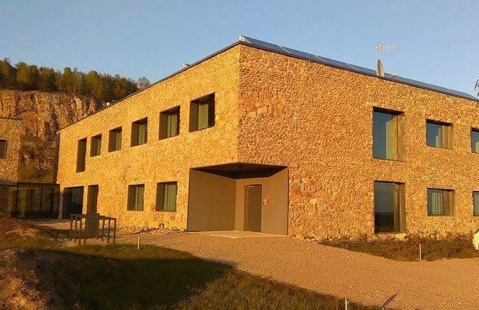 Europejskie Centrum Edukacji Geologicznej Budynki Europejskiego Centrum Edukacji Geologicznej wyposażono w alternatywne źródła energii.