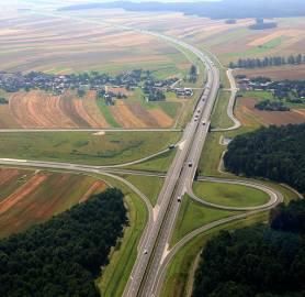 ROZWINIĘTA SIEĆ DROGOWA Metropolia Silesia ma najsilniej rozwiniętą sieć drogową w Polsce - włączając w to drogi ekspresowe i autostrady Autostrada A4: granica