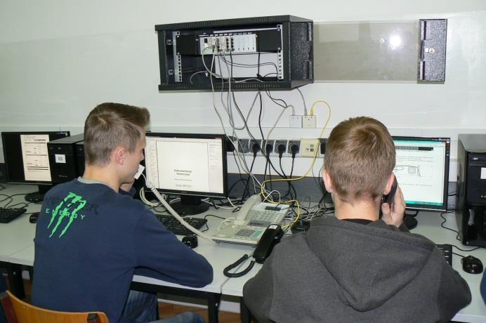 Kształcimy w zawodach: technik elektryk (electrical technician) technik