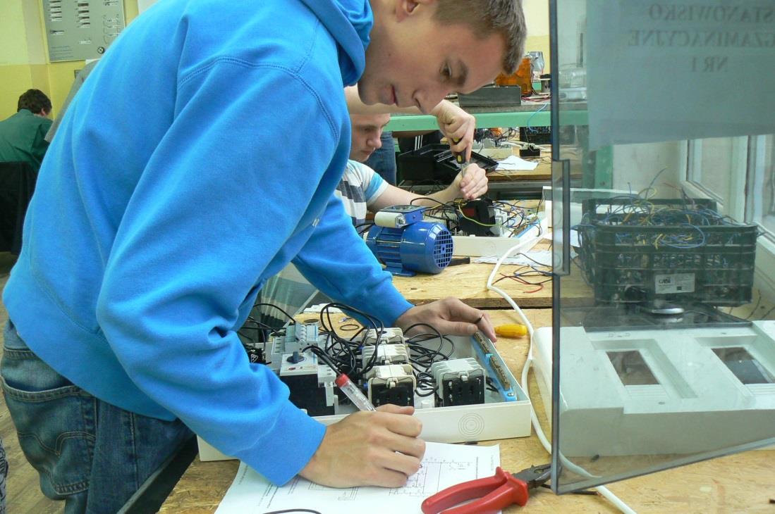 Kształcimy w zawodach: elektryk (electrician)