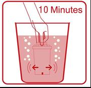 Przed pierwszym użyciem: 1. Zdejmij pokrywę unosząc po obu jej stronach. 2. Wyjmij filtr (w opakowaniu) ze zbiornika i odłóż na bok. 3. Myj dzban ręcznie.
