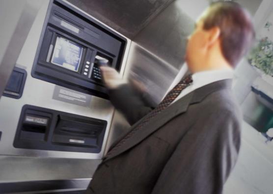 Bank Centrala Oddział krajowy Oddział regionalny Oddział lokalny ATMs Główne centrum danych Centrum danych Centrum danych Szafa serwerowa Stanowisk a obsługi 400-800kVA 100-400kVA 20-120kVA <10kVA