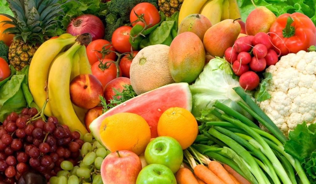 Spożywaj codziennie dużo warzyw i owoców. Są one źródłem wielu witamin, głównie C i B.