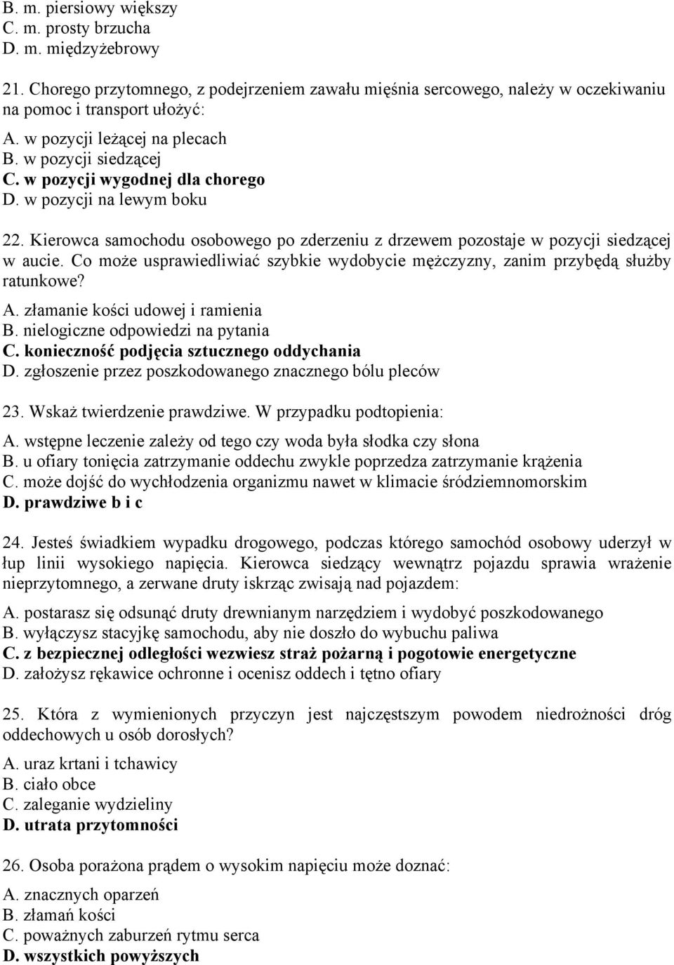 Kierowca samochodu osobowego po zderzeniu z drzewem pozostaje w pozycji siedzącej w aucie. Co może usprawiedliwiać szybkie wydobycie mężczyzny, zanim przybędą służby ratunkowe? A.