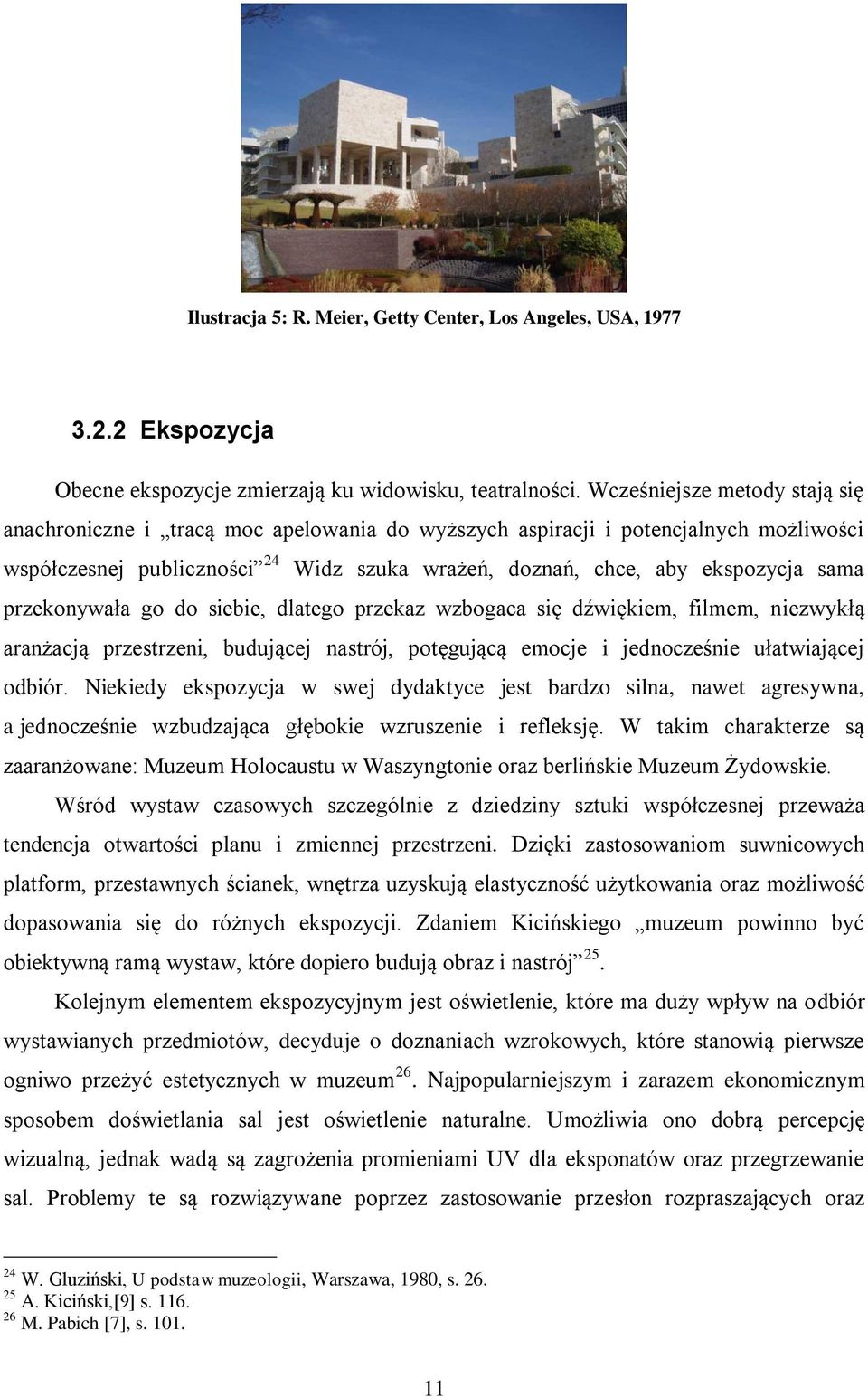 przekonywała go do siebie, dlatego przekaz wzbogaca się dźwiękiem, filmem, niezwykłą aranżacją przestrzeni, budującej nastrój, potęgującą emocje i jednocześnie ułatwiającej odbiór.