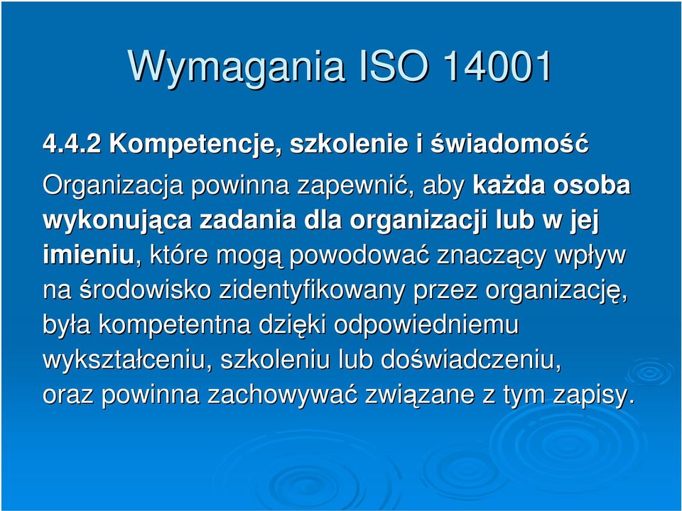 wykonująca zadania dla organizacji lub w jej imieniu,, które mogą powodować znaczący wpływ na