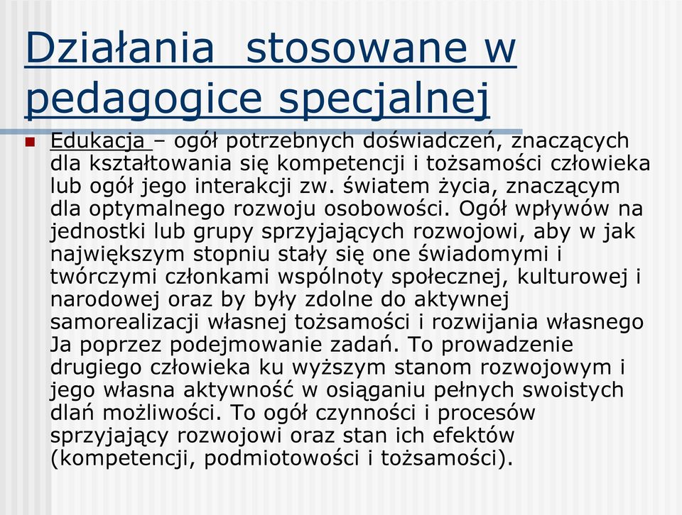 Ogół wpływów na jednostki lub grupy sprzyjających rozwojowi, aby w jak największym stopniu stały się one świadomymi i twórczymi członkami wspólnoty społecznej, kulturowej i narodowej oraz by były