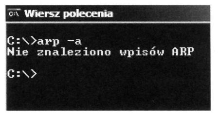 22. Zrzut ekranu przedstawia efekt polecenia arp -a. Jak należy zinterpretować tę informację?