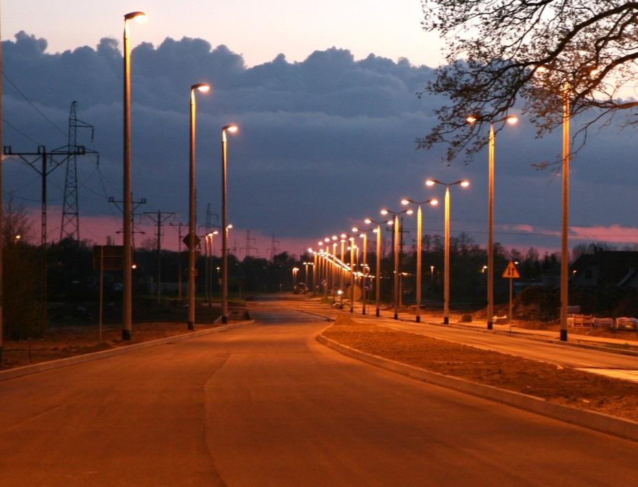 PODGÓRZ MZD Drogi lokalne OŚWIETLENIE DRÓG ul. Dworska zadania realizowane w formule projektuj i buduj montaż 6 lamp całkowity koszt 28 tys.