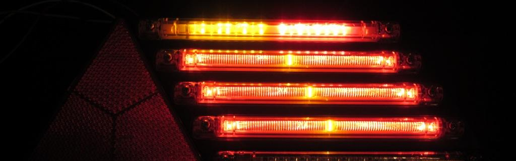 Źródła LED w samochodowej technice świetlnej Światło kierunku jazdy / Direction indicator light Światło pozycyjne / Position light Światło hamowania / Brake light Światło kierunku jazdy i pozycyjne /