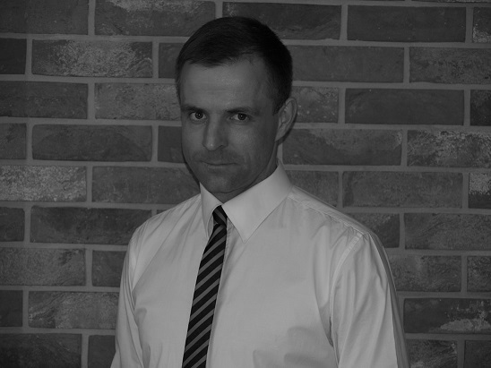 Wykładowcy Bartosz Szubzda - absolwent Politechniki Wrocławskiej. Pracownik międzynarodowej firmy konsultingowej. Kierownik zespołu konsultantów z obszaru SCM.