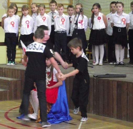 We wtorek byliśmy na wycieczce w Warszawie. Byliśmy w Centrum Nauki Kopernik. W holu zobaczyliśmy wahadło. Były tez urządzenia wodne, dmuchawce i wiatraki. Potem poszliśmy dalej.