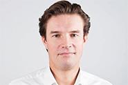 Prowadzący Doktor habilitowany nauk ekonomicznych. Stypendysta Fundacji Fulbrighta. Posiada tytuł Chartered Marketer. Członek Komitetu Nauk Organizacji i Zarządzania Polskiej Akademii Nauk.