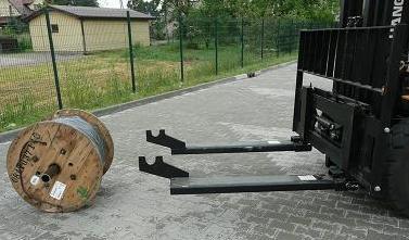 12. Przedłużki specjalne Udźwig / LC LC H L A B LF Widła SF CG Masa / CG WF HF 2 x 850 1570 250 1420 25 80 1400 140 50 1560 765 2 x 75 1.