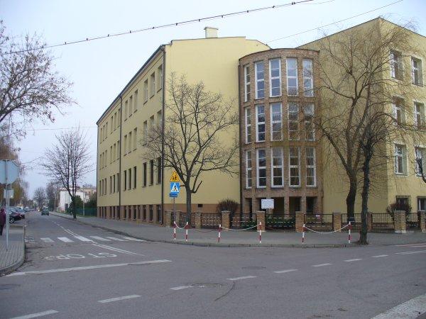 Gimnazjum nr 1 Termomodernizacja obiektów Gimnazjum Nr 1 w Bielsku Podlaskim termin realizacji 2010-2011 1.456.473,42 zł 1.072.524,78 zł (z UE w formie dotacji) 1.278.