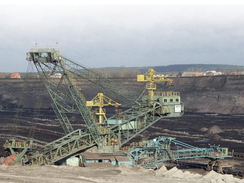 Od lat 50 oblicze Turku kształtowane jest przez działający na terenie powiatu przemysł paliwowo-energetyczny, związany z funkcjonowaniem PAK Kopalni Węgla Brunatnego ADAMÓW S.A. oraz Elektrowni ADAMÓW.