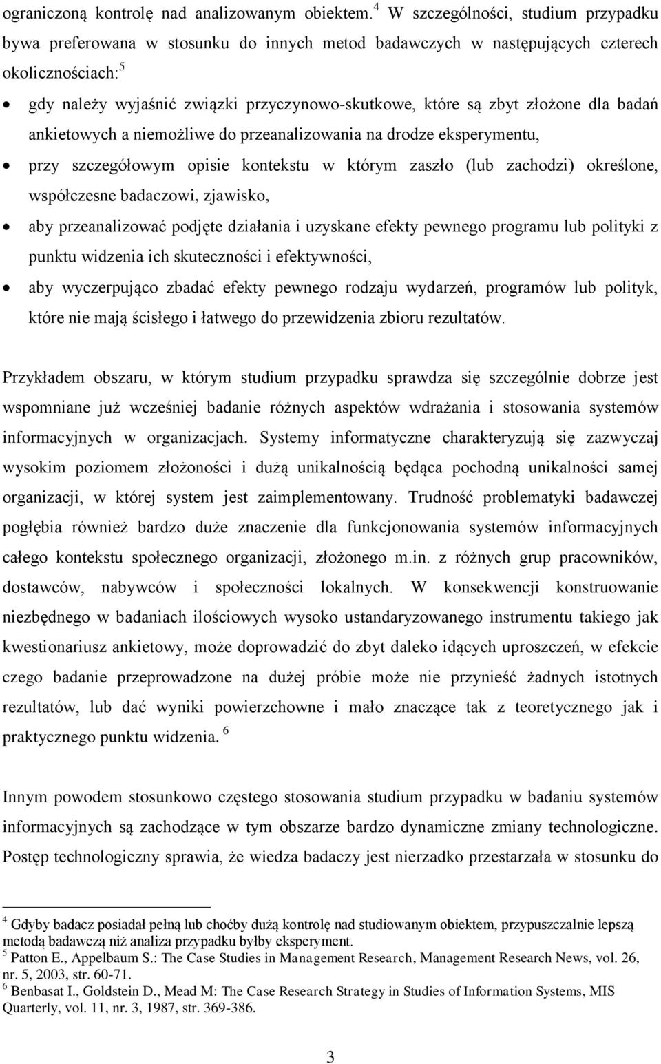 złożone dla badań ankietowych a niemożliwe do przeanalizowania na drodze eksperymentu, przy szczegółowym opisie kontekstu w którym zaszło (lub zachodzi) określone, współczesne badaczowi, zjawisko,
