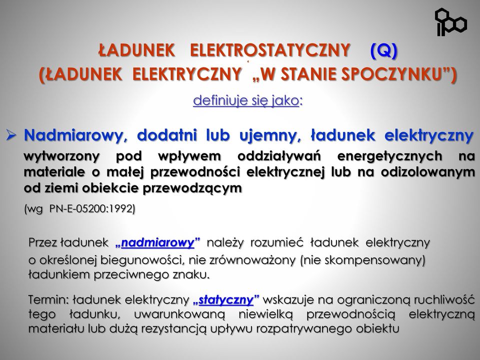 ładunek nadmiarowy należy rozumieć ładunek elektryczny o określonej biegunowości, nie zrównoważony (nie skompensowany) ładunkiem przeciwnego znaku.