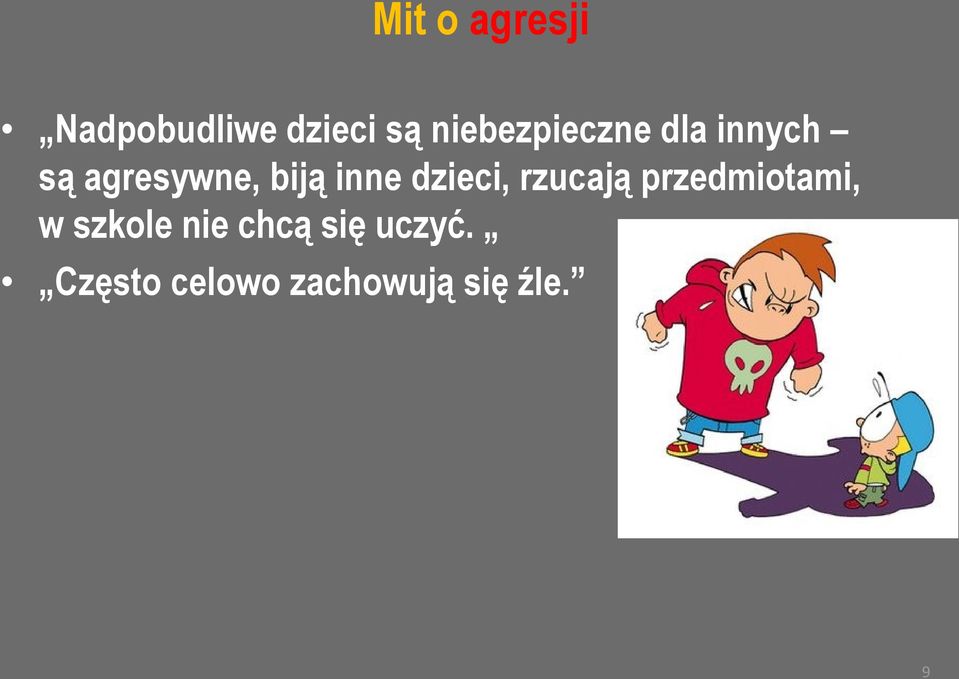 inne dzieci, rzucają przedmiotami, w szkole