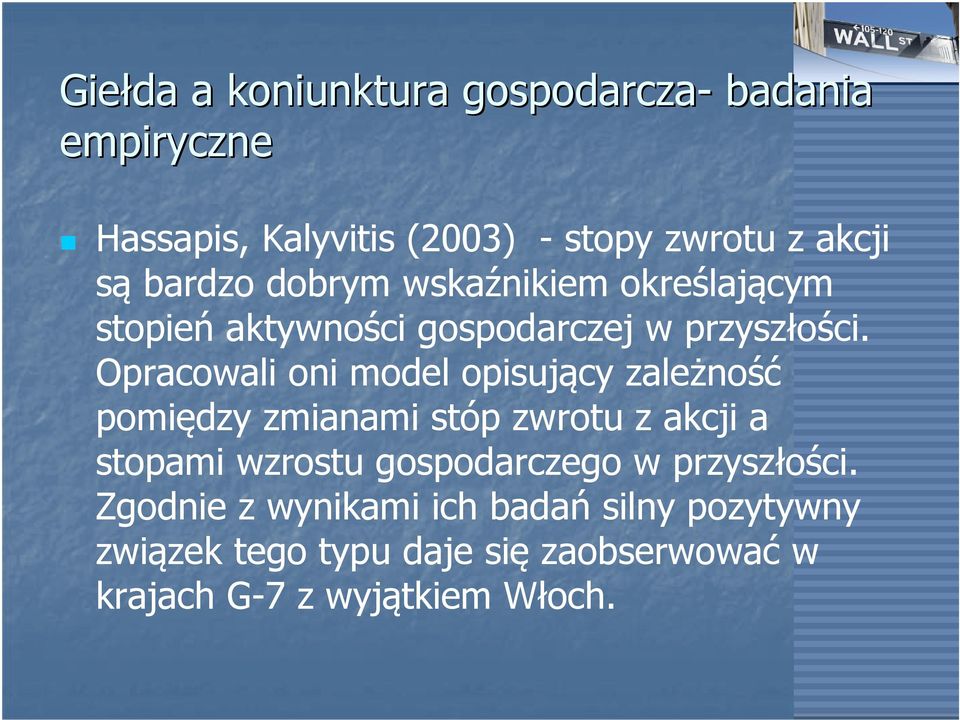 Opracowali oni model opisujący zależność pomiędzy zmianami stóp zwrotu z akcji a stopami wzrostu