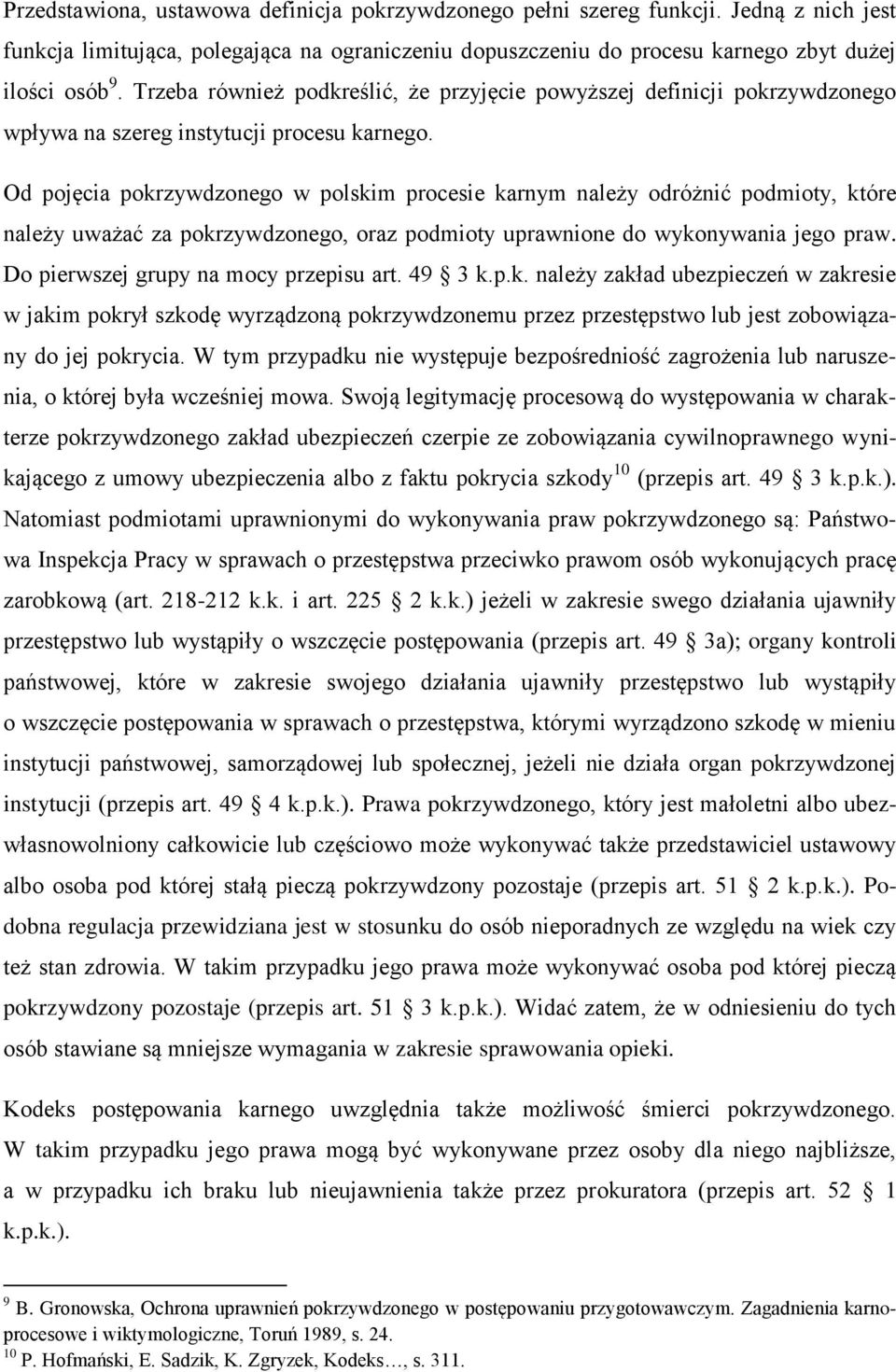 Od pojęcia pokrzywdzonego w polskim procesie karnym należy odróżnić podmioty, które należy uważać za pokrzywdzonego, oraz podmioty uprawnione do wykonywania jego praw.