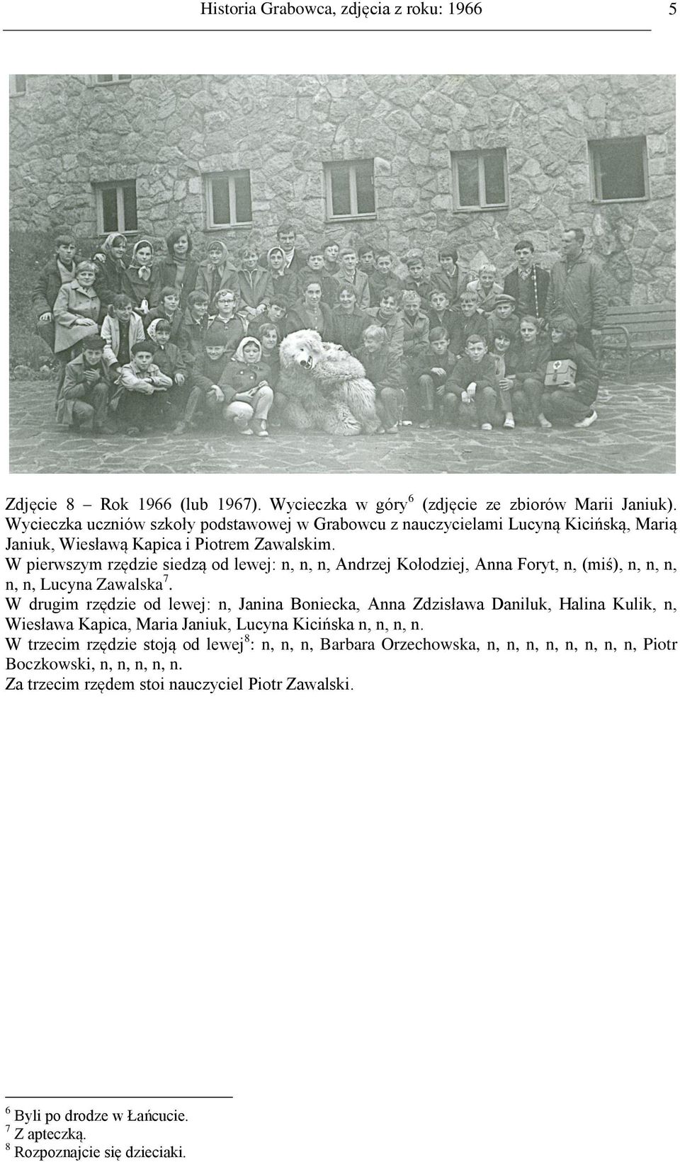 W pierwszym rzędzie siedzą od lewej: n, n, n, Andrzej Kołodziej, Anna Foryt, n, (miś), n, n, n, n, n, Lucyna Zawalska 7.
