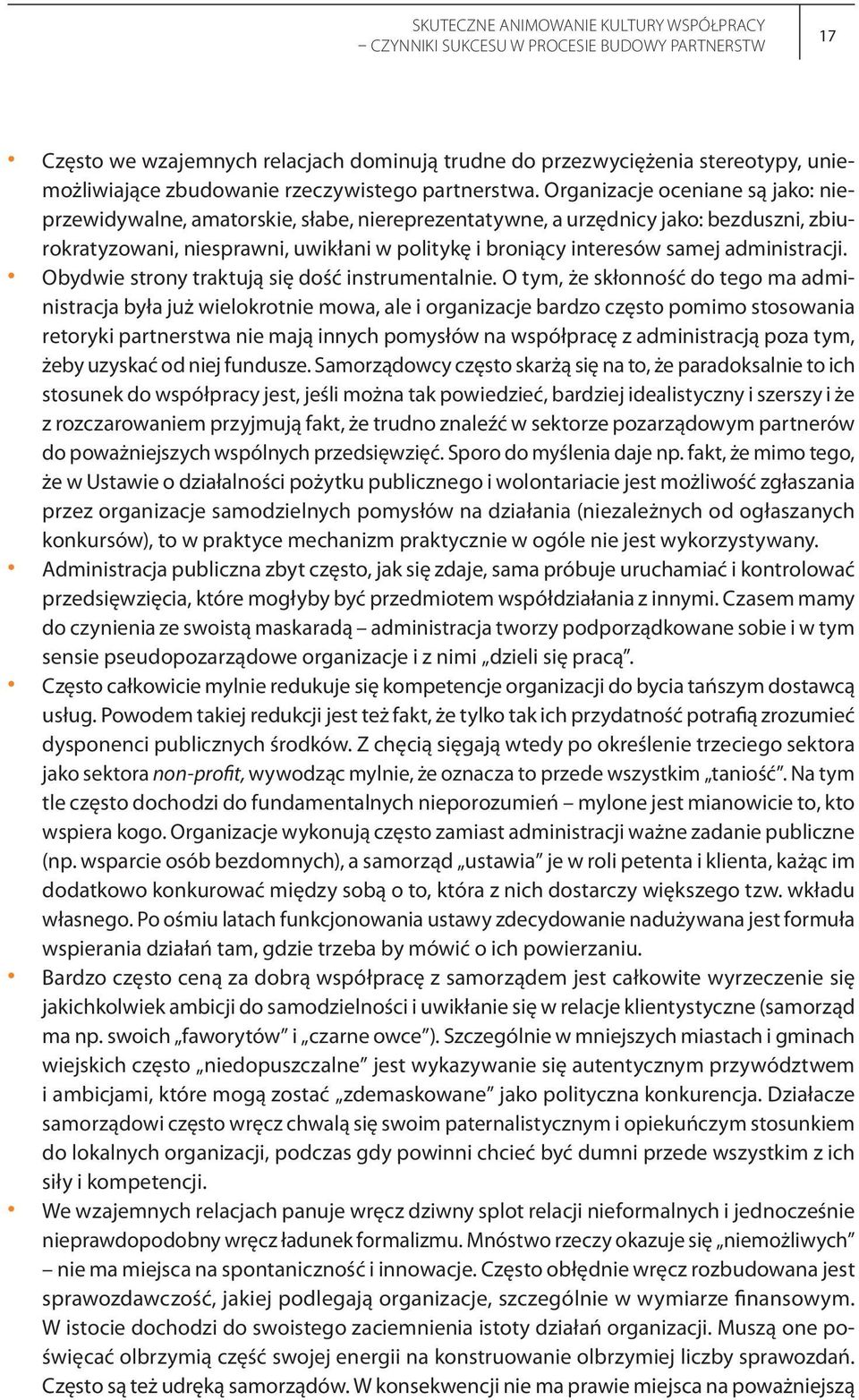 Organizacje oceniane są jako: nieprzewidywalne, amatorskie, słabe, niereprezentatywne, a urzędnicy jako: bezduszni, zbiurokratyzowani, niesprawni, uwikłani w politykę i broniący interesów samej
