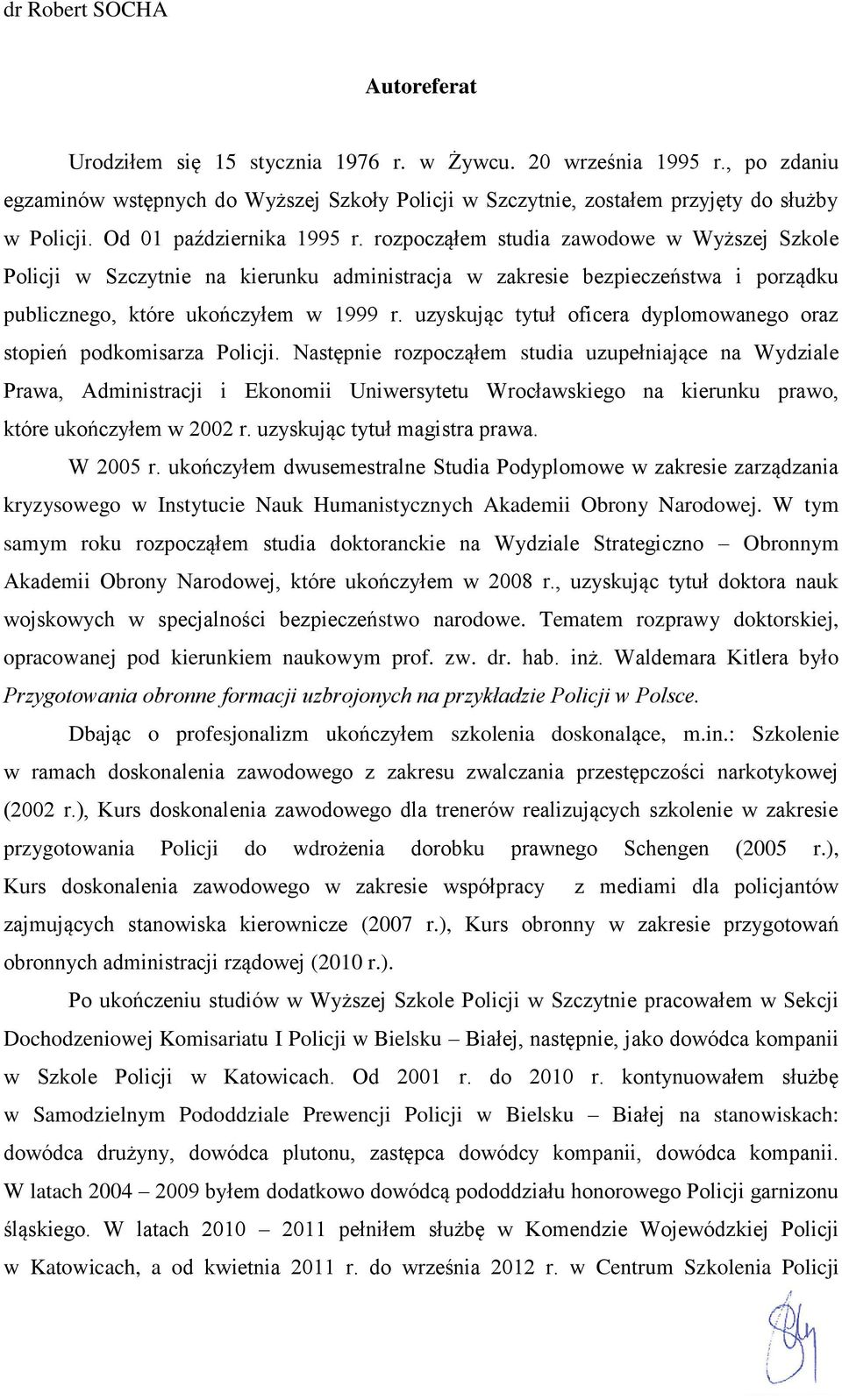 uzyskując tytuł oficera dyplomowanego oraz stopień podkomisarza Policji.