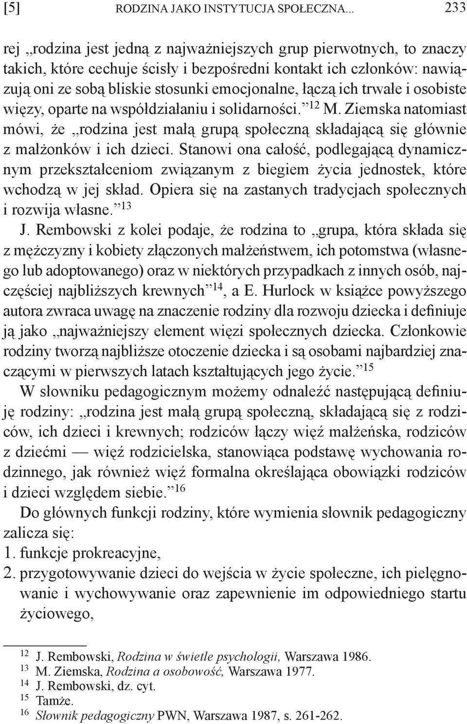 ich trwałe i osobiste więzy, oparte na współdziałaniu i solidarności. 12 M. Ziemska natomiast mówi, że rodzina jest małą grupą społeczną składającą się głównie z małżonków i ich dzieci.