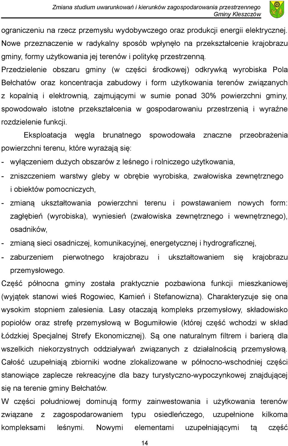 Przedzielenie obszaru gminy (w części środkowej) odkrywką wyrobiska Pola Bełchatów oraz koncentracja zabudowy i form użytkowania terenów związanych z kopalnią i elektrownią, zajmującymi w sumie ponad
