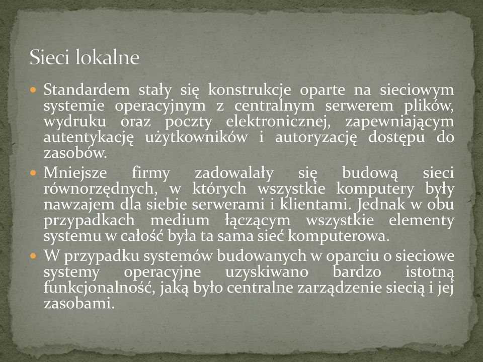 Mniejsze firmy zadowalały się budową sieci równorzędnych, w których wszystkie komputery były nawzajem dla siebie serwerami i klientami.