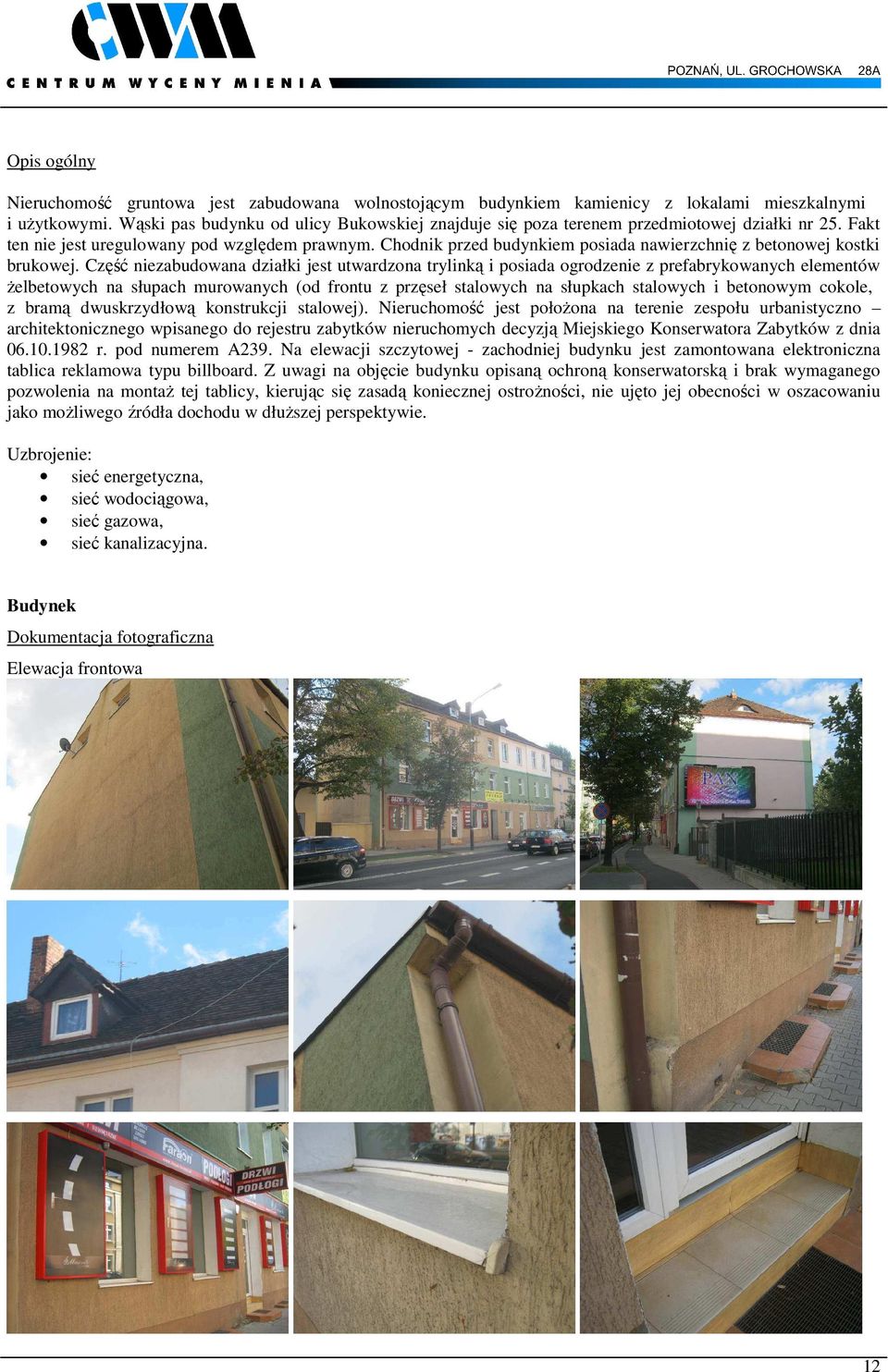 Chodnik przed budynkiem posiada nawierzchnię z betonowej kostki brukowej.