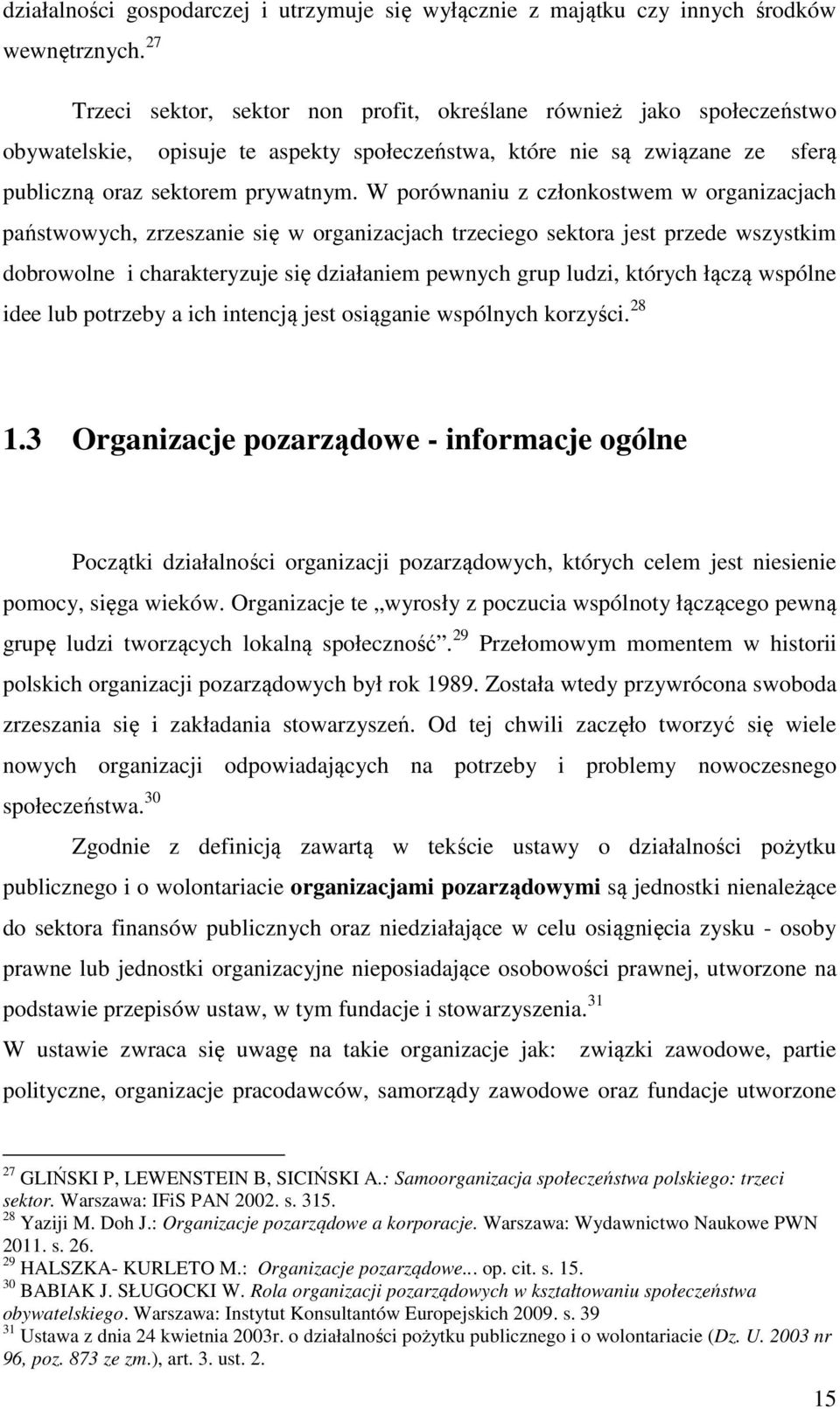 W porównaniu z członkostwem w organizacjach państwowych, zrzeszanie się w organizacjach trzeciego sektora jest przede wszystkim dobrowolne i charakteryzuje się działaniem pewnych grup ludzi, których