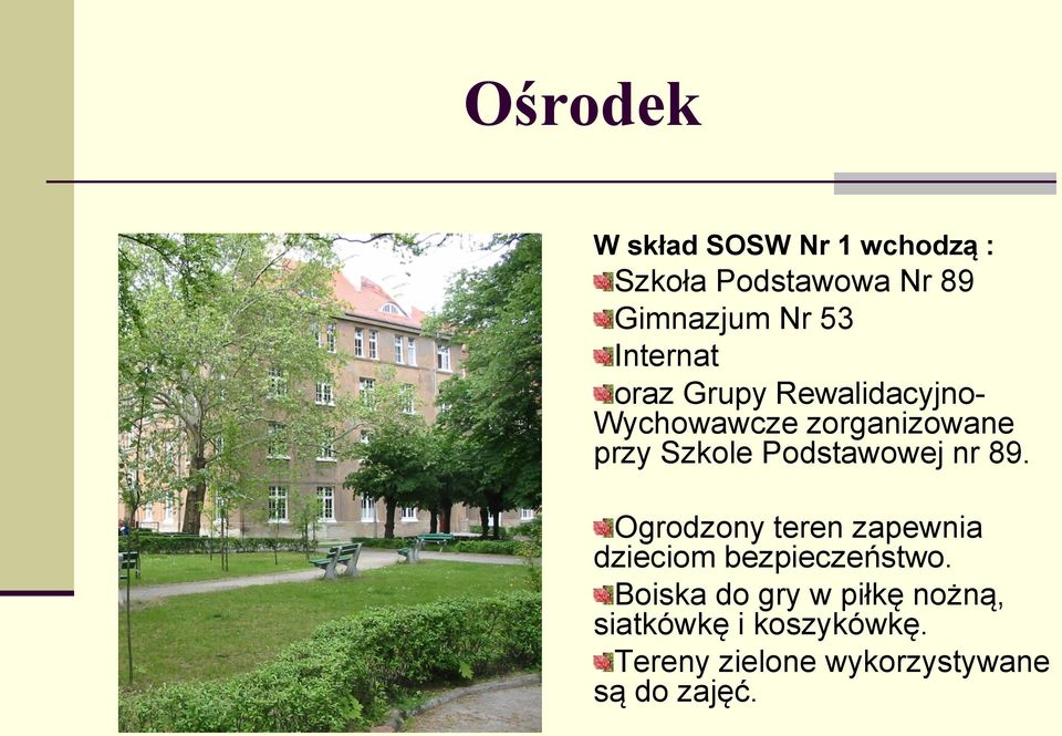 Podstawowej nr 89. Ogrodzony teren zapewnia dzieciom bezpieczeństwo.