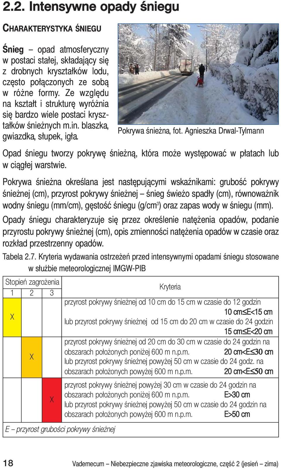 Opad śniegu tworzy pokrywę śnieżną, która może występować w płatach lub w ciągłej warstwie.