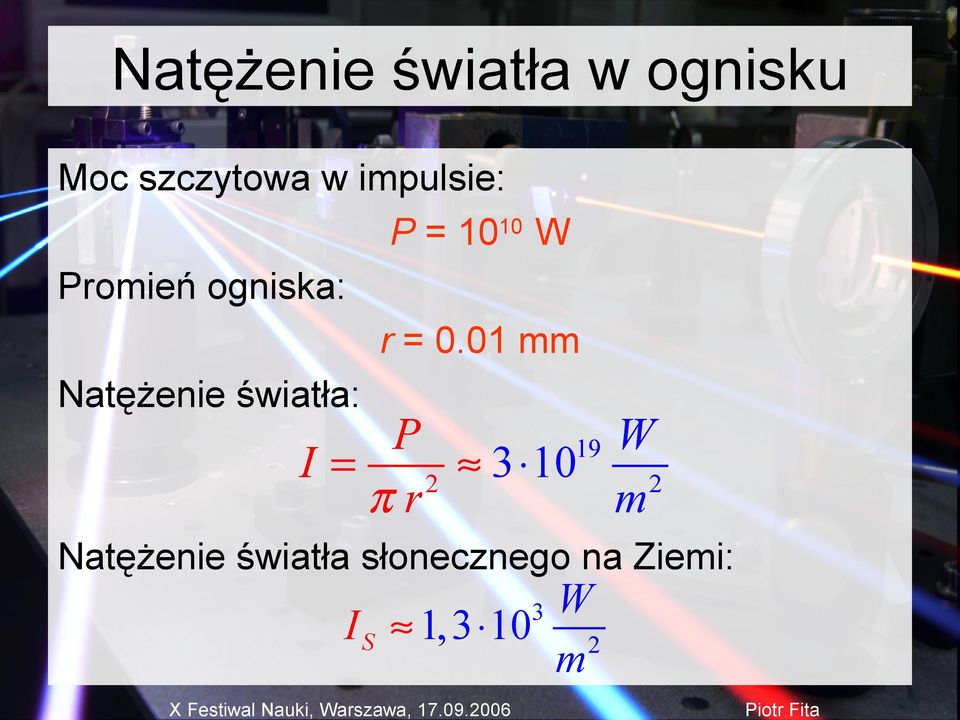 01 mm Natężenie światła: P 19 W I= 3 10 2 2 πr m